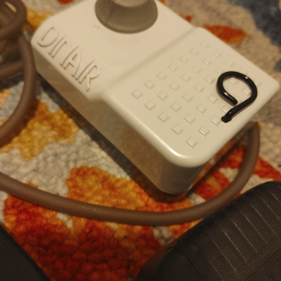 Dinair Airbrush Compressor Starter Kit - Picture 2 of 6